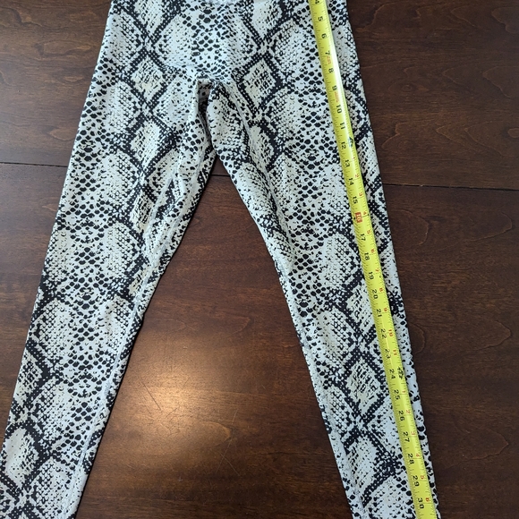 Vitality Snake Print Kingdom Collection Leggings Small EUC - Picture 3 of 5